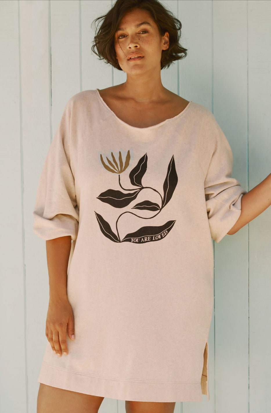 Kenzie Parrot Long Graphic Sweatshirt