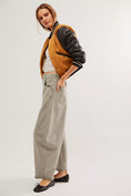 Load image into Gallery viewer, Citizens of Humanity Horseshoe High-Rise Tapered Relaxed-Leg Jeans
