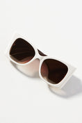 Load image into Gallery viewer, Wide Flare Oversized Sunglasses
