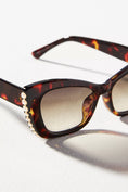 Load image into Gallery viewer, I-SEA Broker Pearl Cat-Eye Sunglasses
